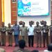 Pj Gubernur Sultra Andap Budhi Revianto (tengah) bersama Ketua DPRD Sultra Abdurahman Saleh dan Kakanwil Direktorat Jenderal Perbendaharaan (DJPb) Kemenkeu Sulawesi Tenggara, Syarwan, foto bersama dengan para bupati dan walikota se Sultra usai penyerahan DIPA 2024 secara digital di aula Kantor Gubernur Sultra, Senin. (Foto Antara/Azis Senong)