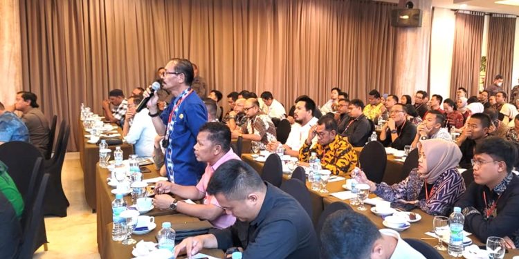 Kadis ESDM Sultra, Ir. Andi Azis, M.Si dalam seminar HAKORDIA di Hotel Claro Kendari (14/12)