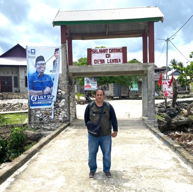 Kepala Bidang Ketenagalistrikan DESDM Sultra, Muh. llyas dalam kunjungan di Lentea Wakatobi (16/1)