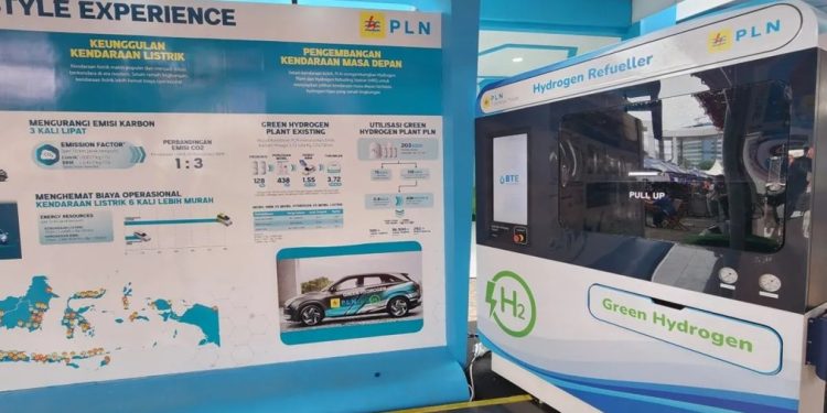 Hydrogen refueller dipamerkan di Indonesia International Motor Show (IIMS) 2024, Jakarta, sebagai inovasi PT PLN Indonesia Power dalam menunjang transisi di bidang transportasi, yang low fuel cost dan ramah lingkungan. ANTARA/HO-PT PLN IP.