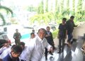 Penjabat (Pj) Gubernur Sulawesi Tenggara Komjen Pol (P). Dr (HC) Andap Budhi Revianto, S.I.K., M.H mengunjungi kantor PT PLN (Persero) UPDK Kendari pada Rabu Siang, 7 Februari 2024.