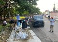 Aparatur Sipil Negara (ASN) lingkup Dinas Energi dan Sumber Daya Mineral (ESDM) Provinsi Sulawesi Tenggara melaksanakan kegiatan bersih-bersih di Lapangan Ex. MTQ Kota Kendari pada Jumat pagi 23 Februari 2024.