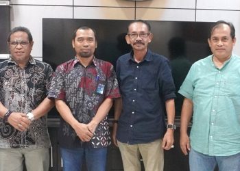 Manager PLN UP3 Kendari, Munawir bersama Kadis ESDM Sultra