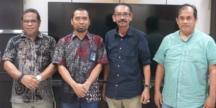 Manager PLN UP3 Kendari, Munawir bersama Kadis ESDM Sultra