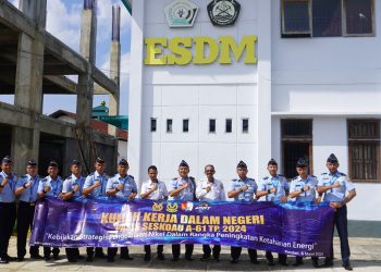 Kadis ESDM Sultra Andi Azis, Kabid Minerba dan Patun Pok Seskoau Kolonel Elektronika Imam Bintoro Deslan, S.T., M.Si beserta Pasis Seskoa AU A 61 TP 2024 dalam kunjungan di kantor ESDM Sultra (6/3)