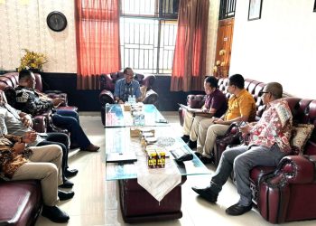 Dinas Energi dan Sumber Daya Mineral (DESDM) Provinsi Sulawesi Tenggara menerima kunjungan anggota DPRD Bombana pada Kamis 25 April 2024.