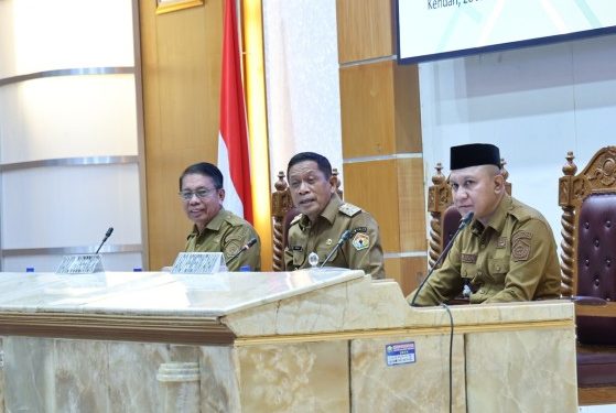 Wagub Sultra Pimpin Rapat Persiapan HUT RI Ke-80: Tekankan Disiplin dan Sinergitas
